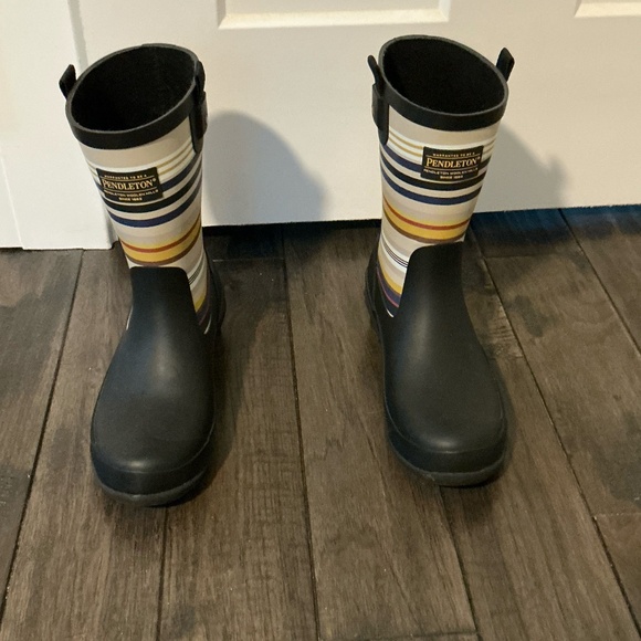 Pendeleton Mid Rain Boot with Stripes, Sz 7, Gently Worn - Picture 1 of 9